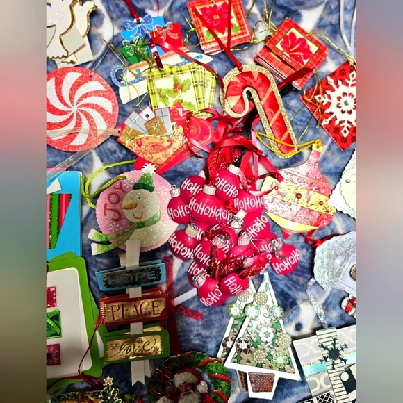NWOT LOT OF 85 FUN XMAS TAGS - Picture 11 of 13